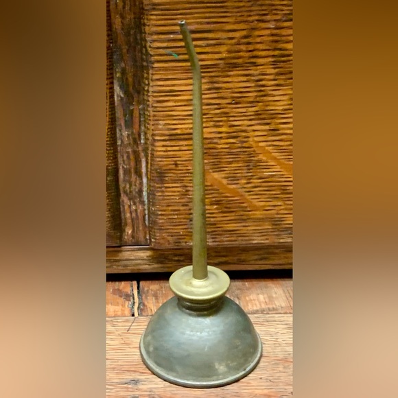 Antique Home Use Metal Angled Elongated Spout Oil Can - Picture 15 of 16